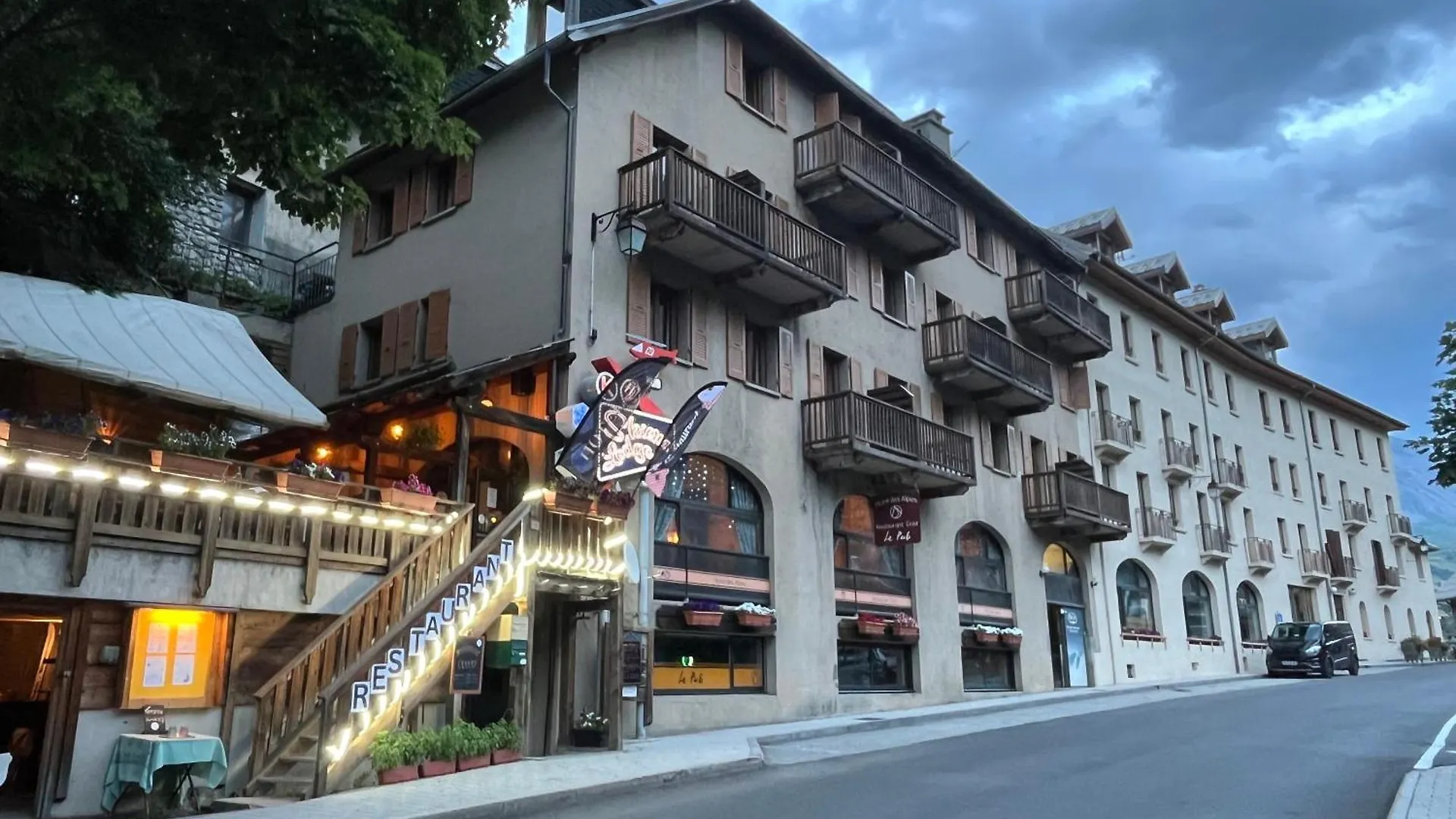 Hotel Des Alpes - Skiers & Bikers Lodge contacts